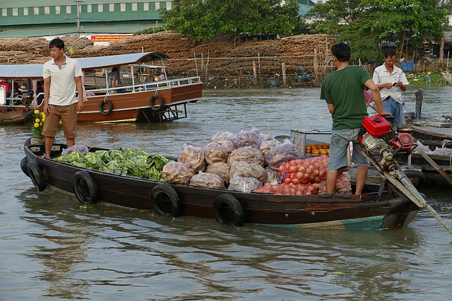 Circuit Vietnam en petit groupe marché flottant mekong