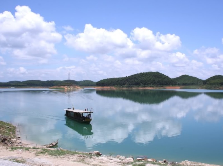 Voyage privé Vietnam Thac Ba lac